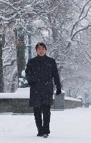 (2)Matsui enjoys snow in New York